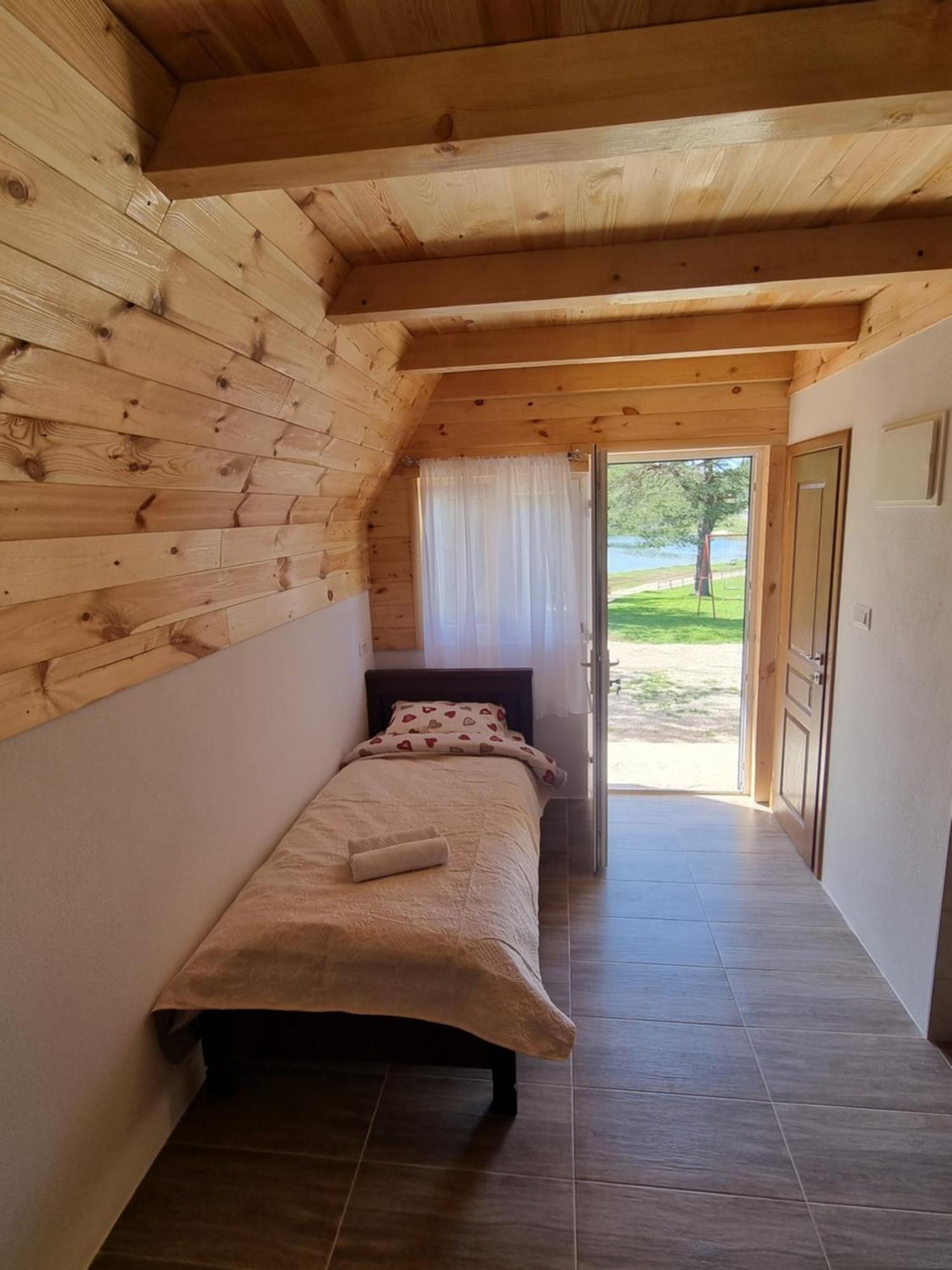 Apartmani Jezero Zabljak  Bilik gambar